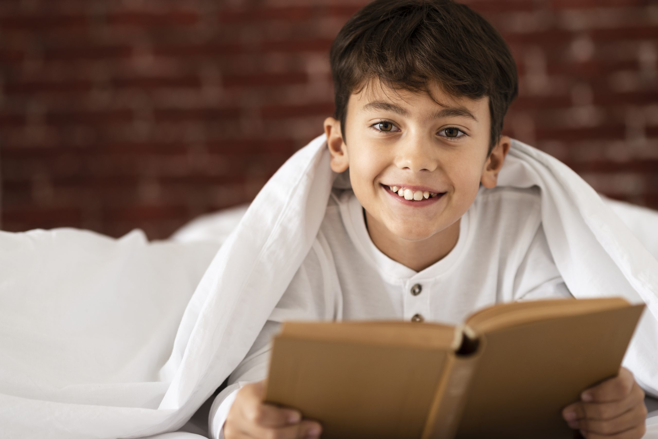 A young boy learning the Qur’an online with a qualified Al-Azhar teacher at Quran Online Academy, representing flexible Quran classes and interactive Islamic education.